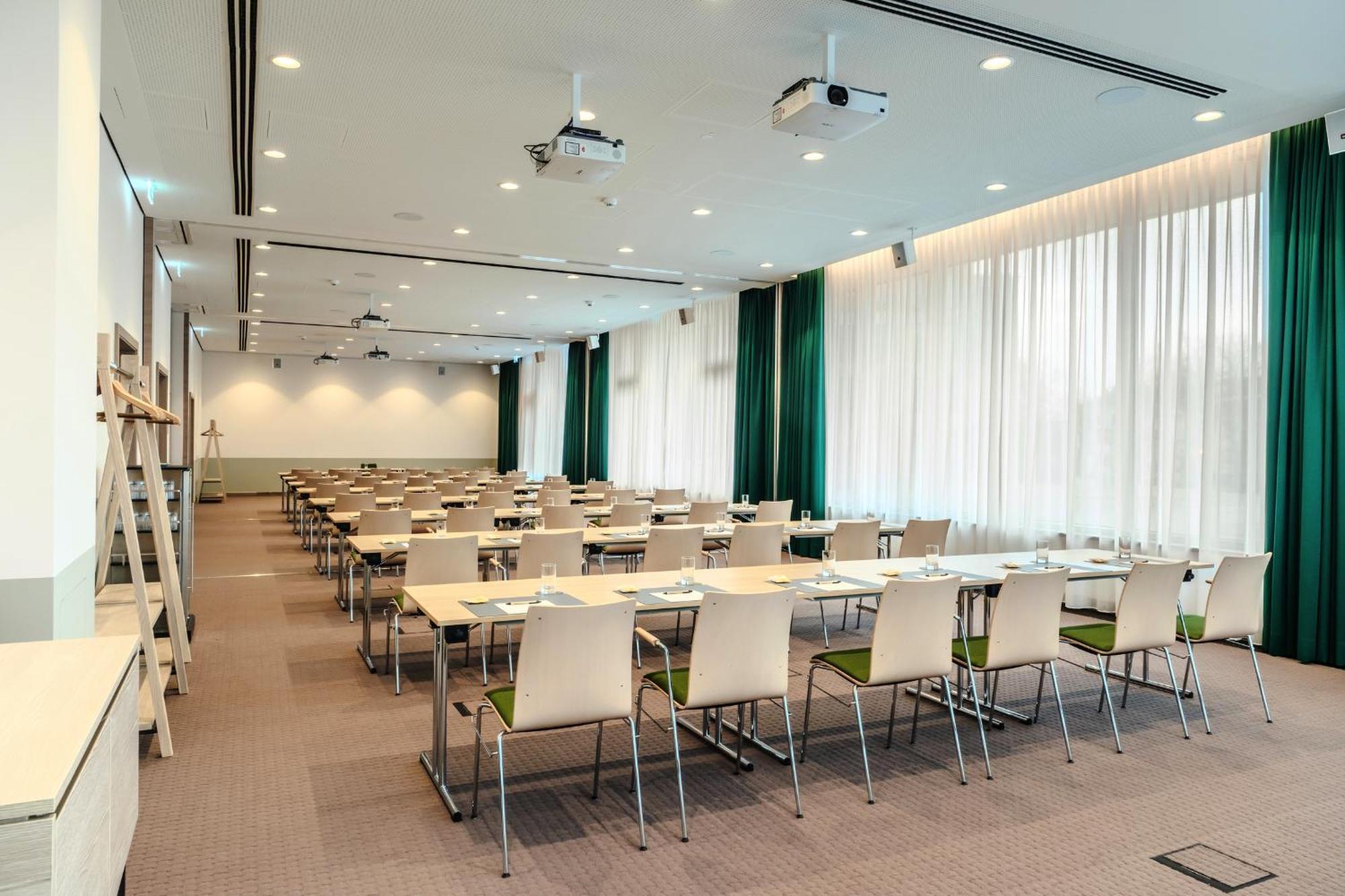 Intercityhotel 4*